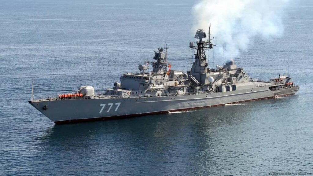 Armada de Irán se enfrenta a destructor de EU en el mar de Omán