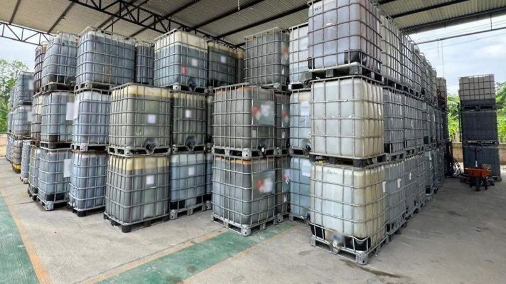 Aseguran 880 mil litros de huachicol, vehículos y montacargas en Tabasco