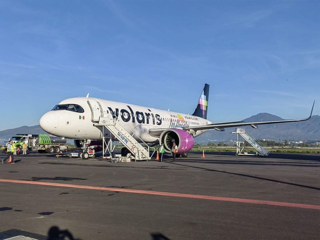 Primer vuelo comercial Tepic-Los Ángeles