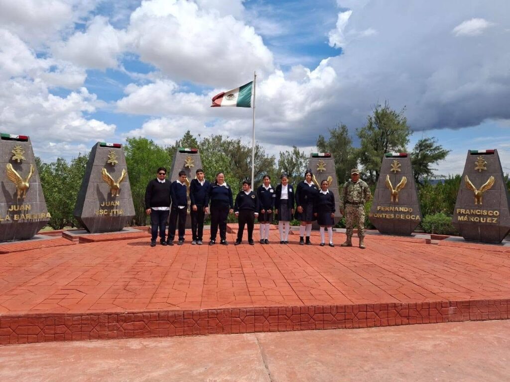Niños y adolescentes del CAM Santiago Papasquiaro visitan el 71 Batallón de Infantería en una jornada de convivencia