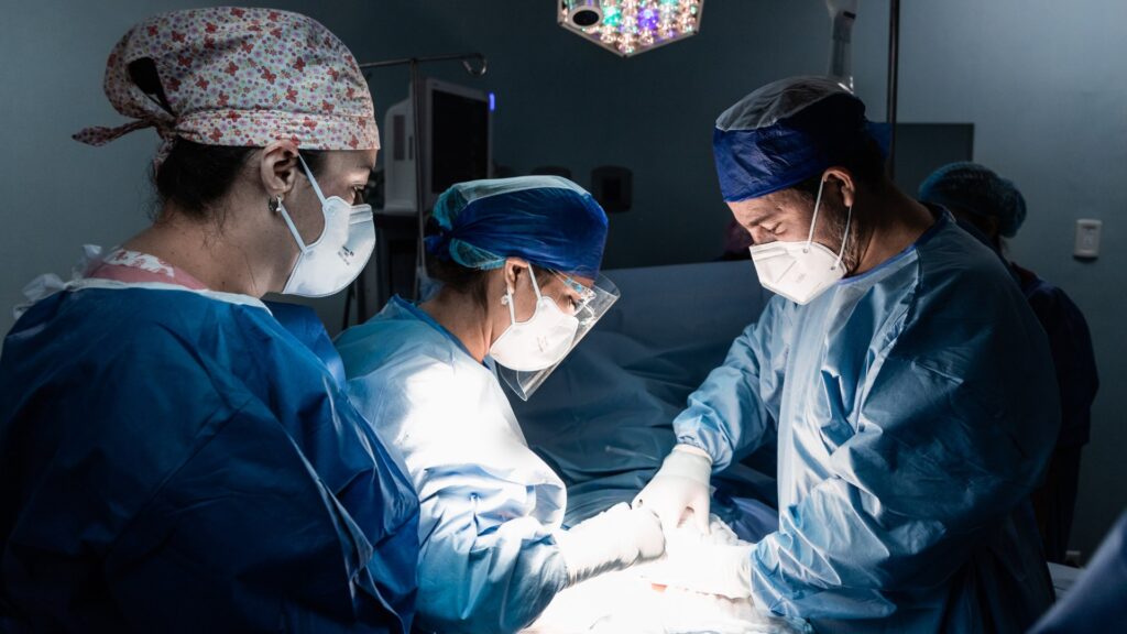Hospital pide perdón tras dejar estéril a joven migrante
