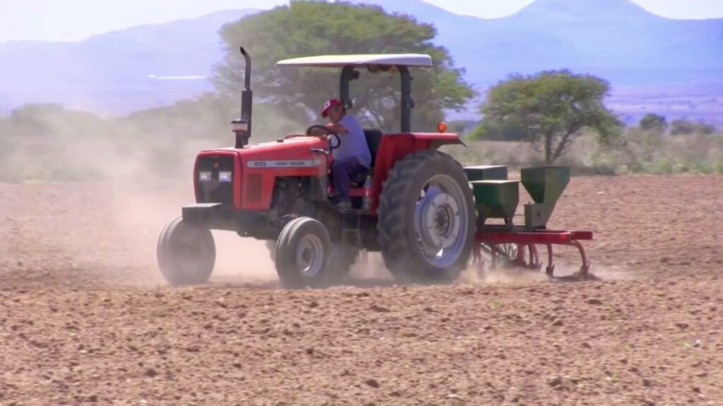 Llaman a agricultores a prepararse ante la temporada de lluvias