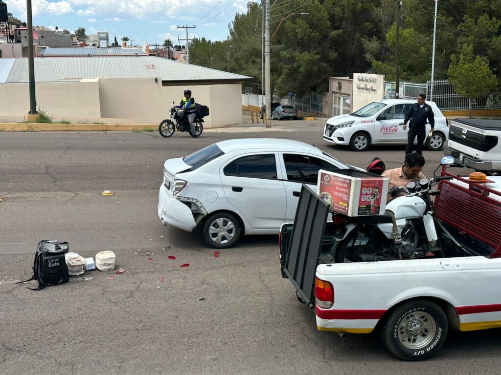 Repartidor resulta lesionado en choque por alcance sobre el periférico