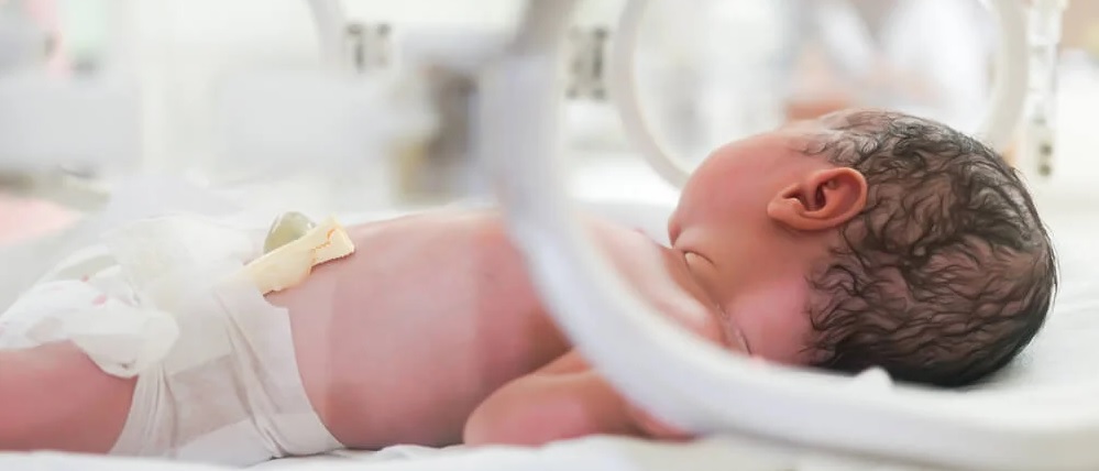 Bebé muere tras ser arrojada por un niño de 6 años