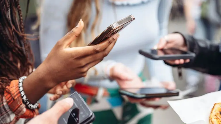 Rusia comienzan a bloquear móviles de extranjeros que no proporcionan datos biométricos