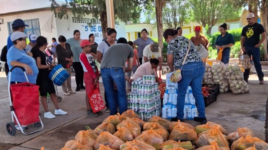 Hacen entrega de paquetes alimentarios en comunidades de Nombre de Dios