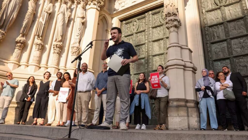 Profesores demandan al gobierno de Trump por detenciones a estudiantes extranjeros