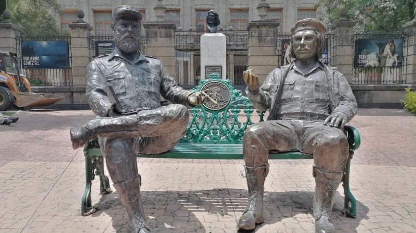 Embajador de Cuba reacciona a retiro de las estatuas de Fidel Castro y el «Che»
