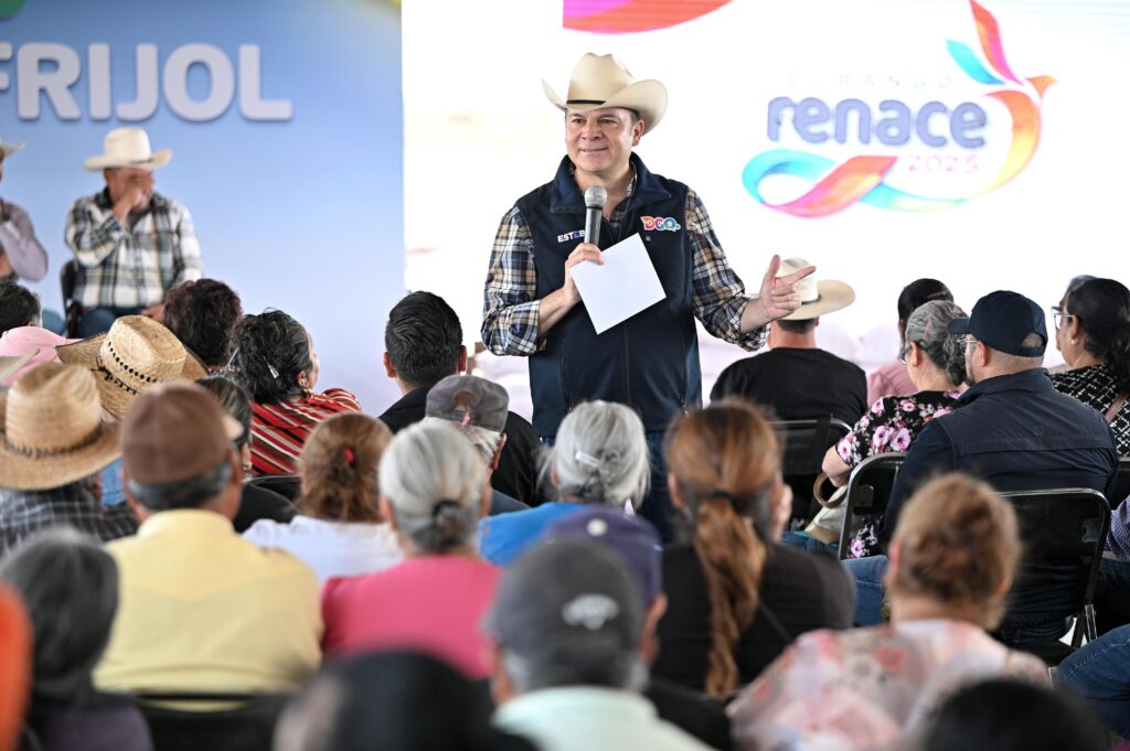 Esteban lleva semilla de frijol a Cuencamé para impulsar al campo y fortalecer la economía local