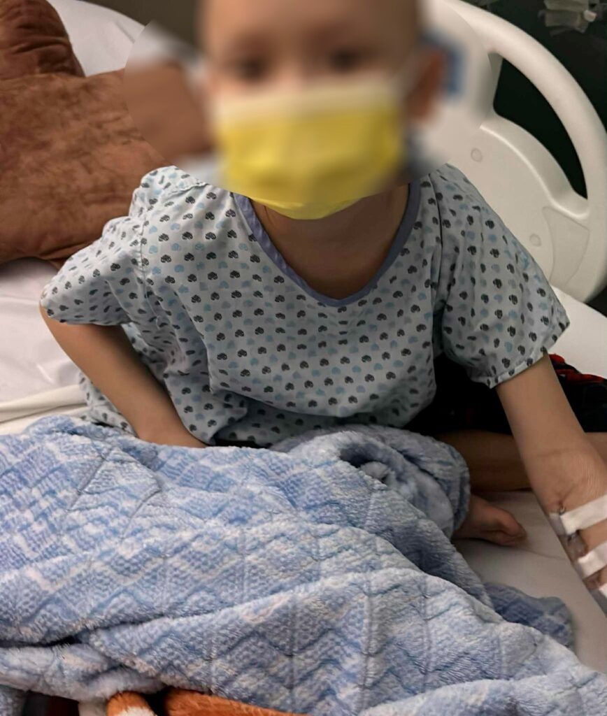 Emmanuel de 9 años, originario de Antonio Amaro necesita ayuda para continuar su tratamiento médico