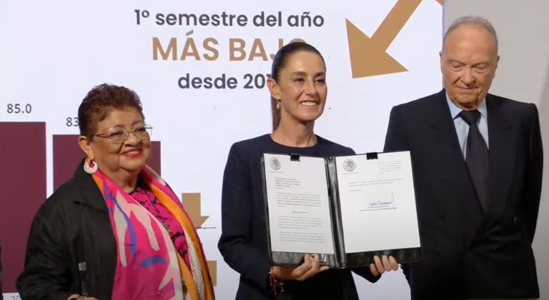Sheinbaum firma decreto para crear Ley General Contra la Extorsión
