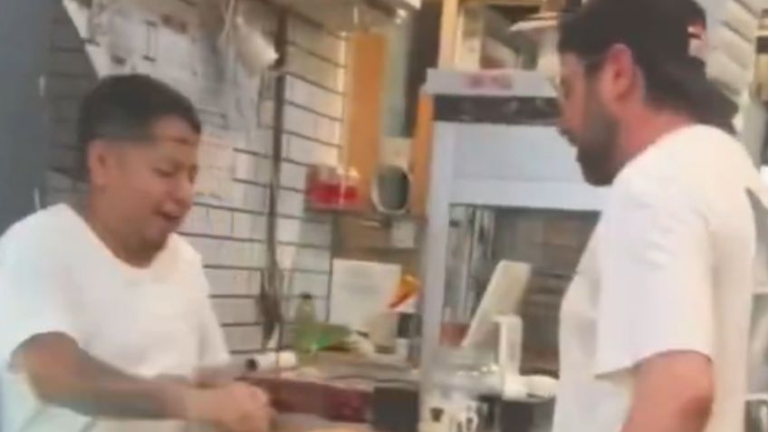 VIDEO: ¡Cachetada con sabor! Empleado de pizzería lanza rebanada a la cara de cliente grosero