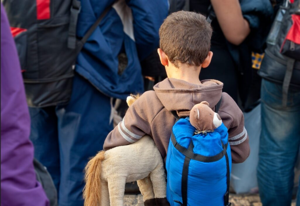 Gobierno de Trump envía cartas de deportación a niños inmigrantes: «Los encontraremos»