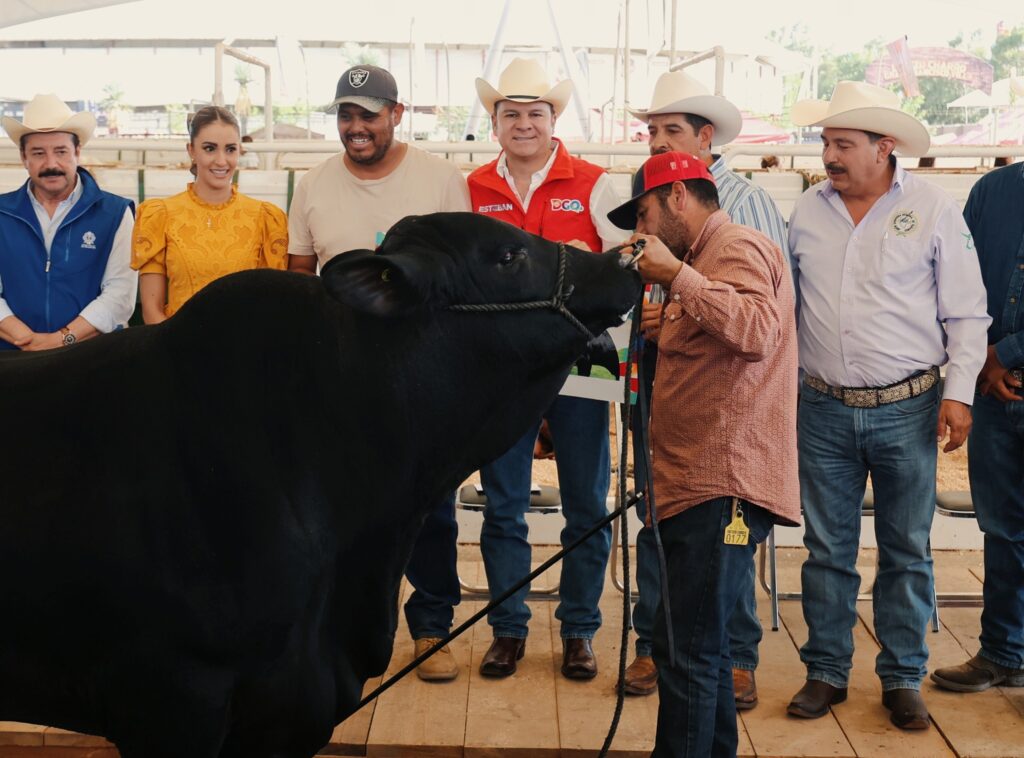 Gobernador de Durango pide a SuKarne comprar ganado local: SAGDR