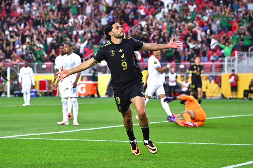 Sin convencer, sin gustar, pero con mucha suerte, México llega a la final de la Copa Oro.