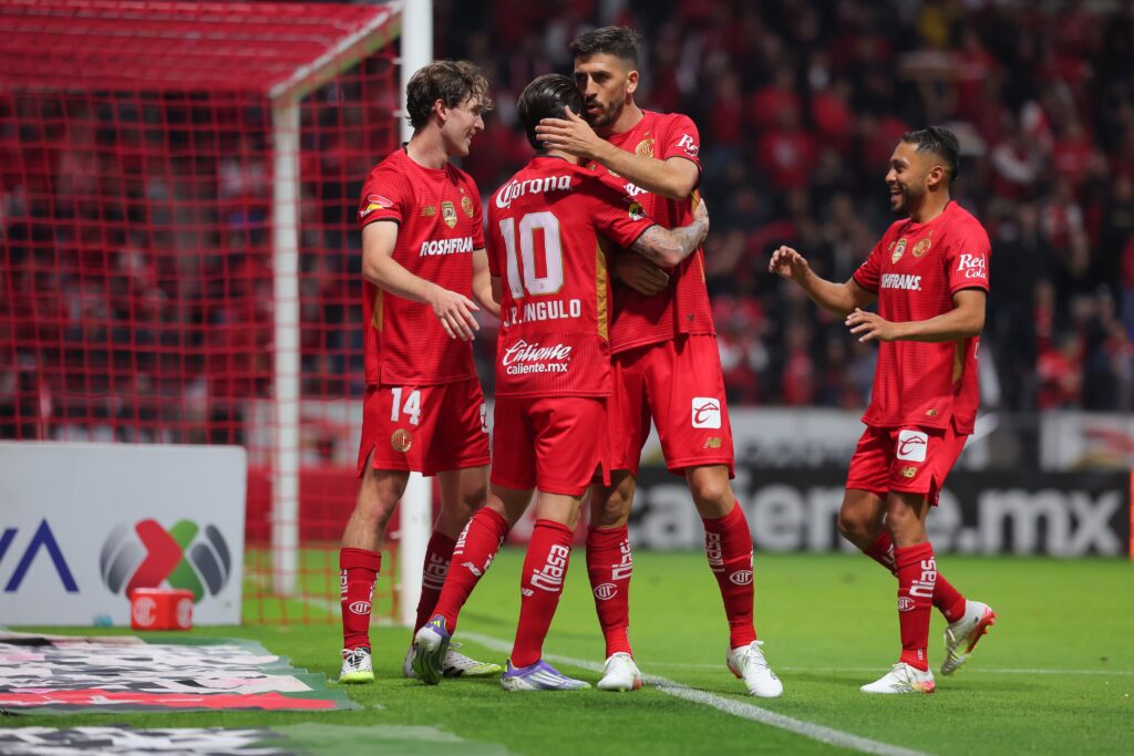 El campeón se estrena con triunfo ante Necaxa