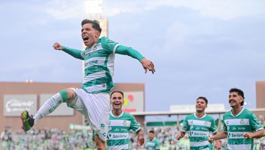 Santos con debut de ensueño al vencer 3-0 al Pumas que aun esperan a Keylor.