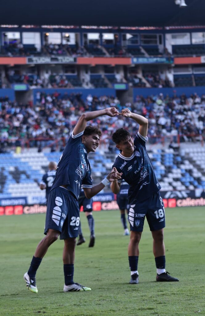 Tuzos se sacan la espina y humillan a Rayados