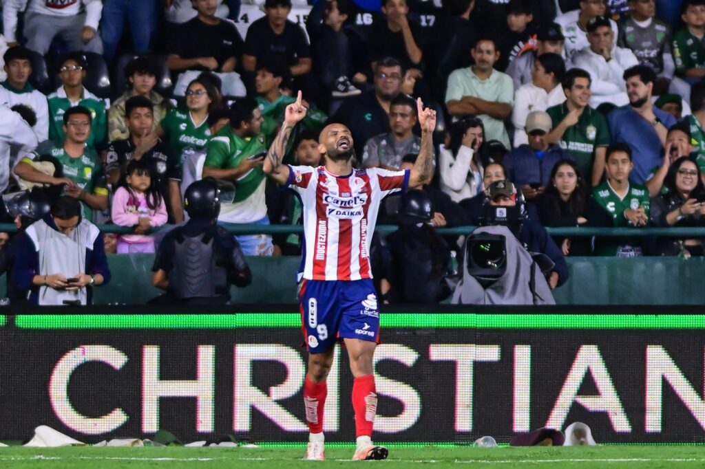 Atlético San Luis supera a León juego lleno de polemica.
