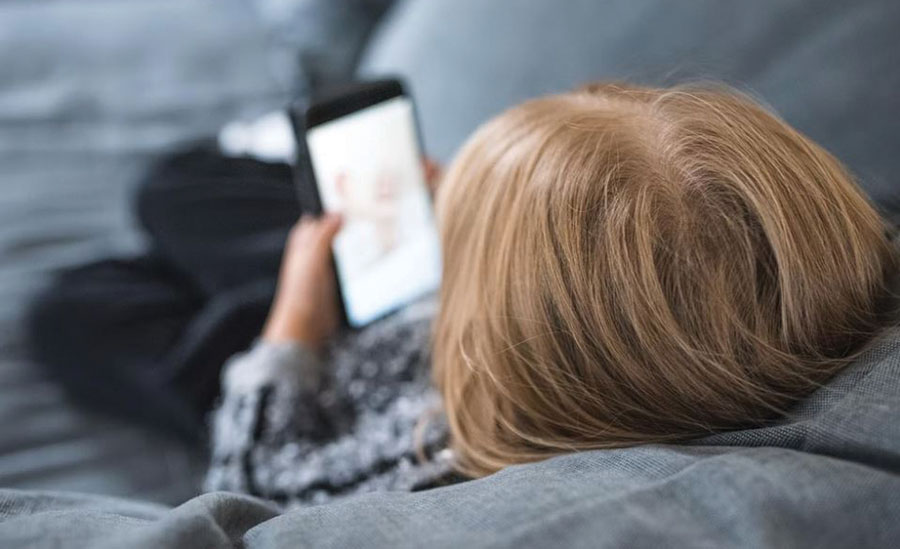 Hombre asesina a su hijastra de 4 años porque jugaba con el celular de noche