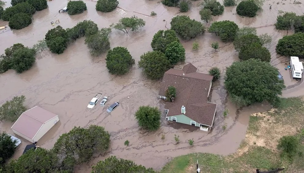 Desaparecen dos familias México-estadounidenses en inundaciones de Texas