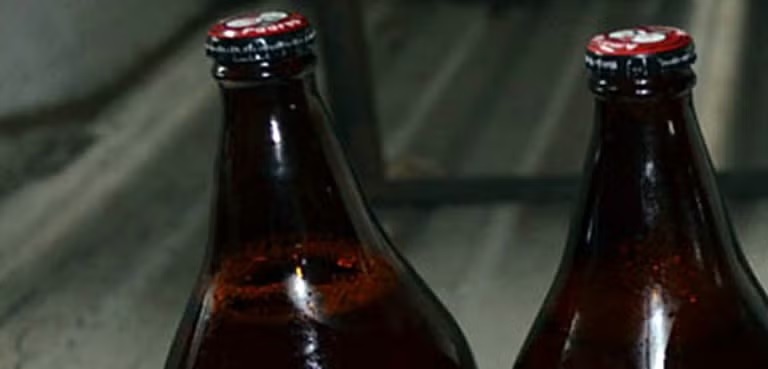 Le vendieron «caguamas» baratas… y venían llenas de agua con jabón