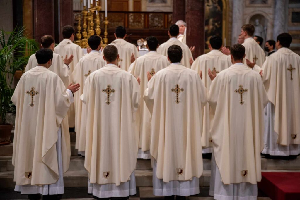 Iglesia católica niega capacitación de sacerdotes para dialogar con grupos criminales