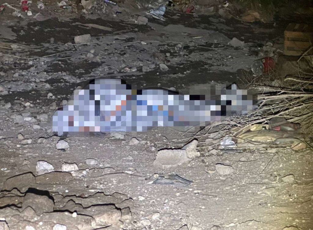 Hallan cuerpo envuelto en lona en Ciudad Juárez