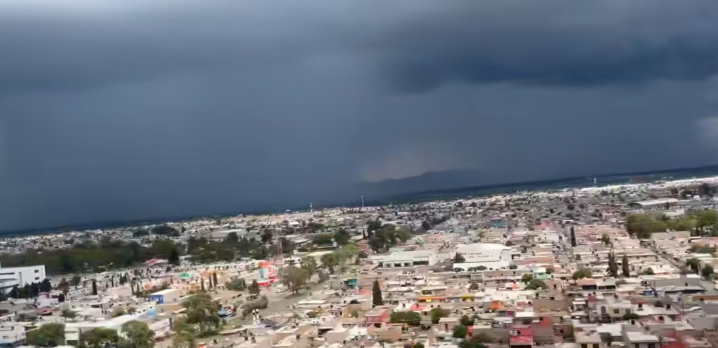 Tormenta con granizo y vientos deja 50 colonias afectadas en Durango capital