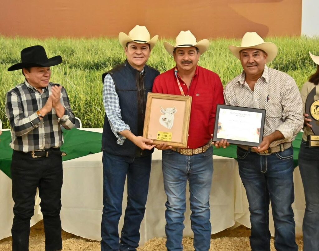 Esteban reconoce la excelencia del ganado duranguense en “La Villista 2025”