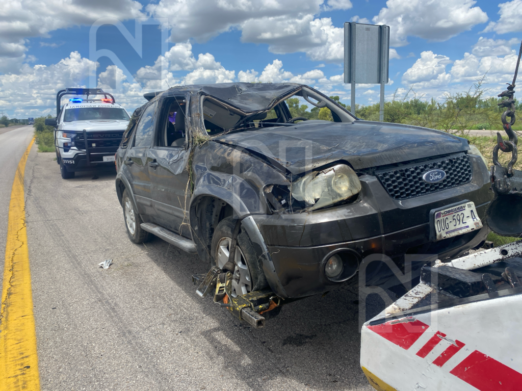 Vuelca camioneta en la Parral–Jiménez; hay cinco lesionados