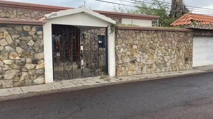 Regresan casa de Parral a César Duarte