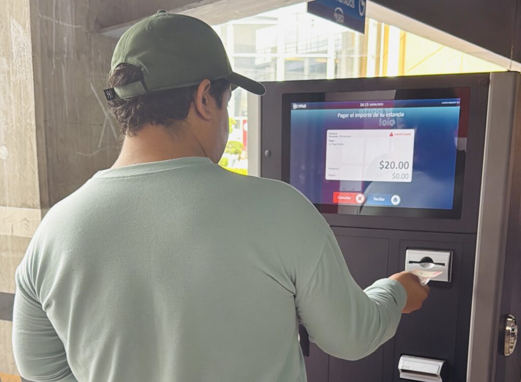 Aumento de tarifa en estacionamiento de Paseo Durango es un abuso; afirman usuarios