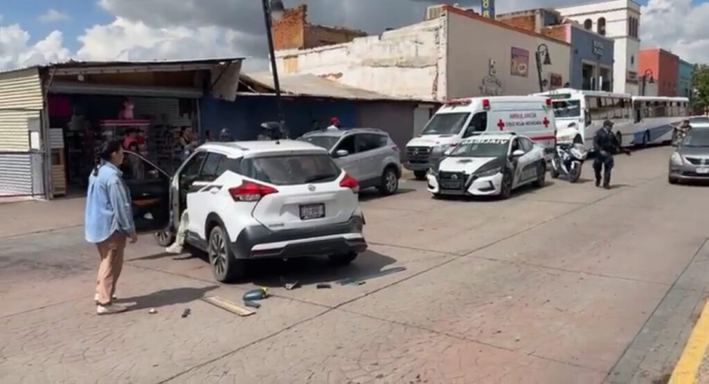 Hombre choca en múltiples ocasiones y se da a la huida, es detenido tras un fuerte operativo