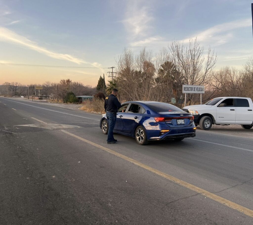 Operativos de orientación a turistas sobre la Carretera vía Corta a Parral