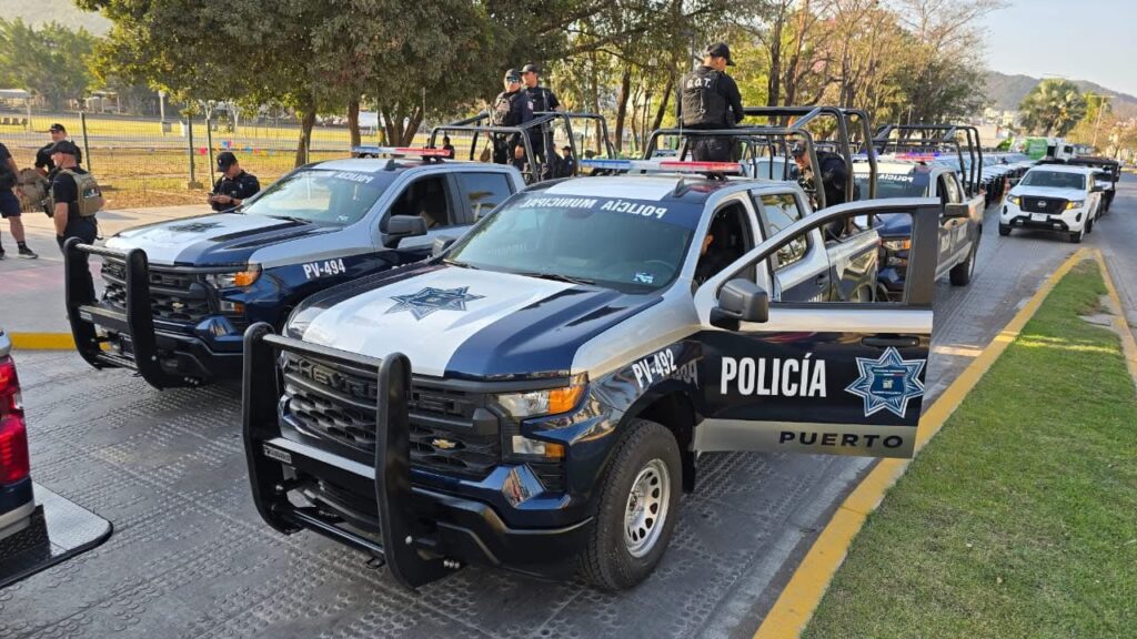 Falla administrativa deja sin gasolina a patrullas en Puerto Vallarta