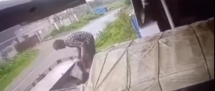VIDEO: Trailero muere electrocutado al tocar cable de alta tensión