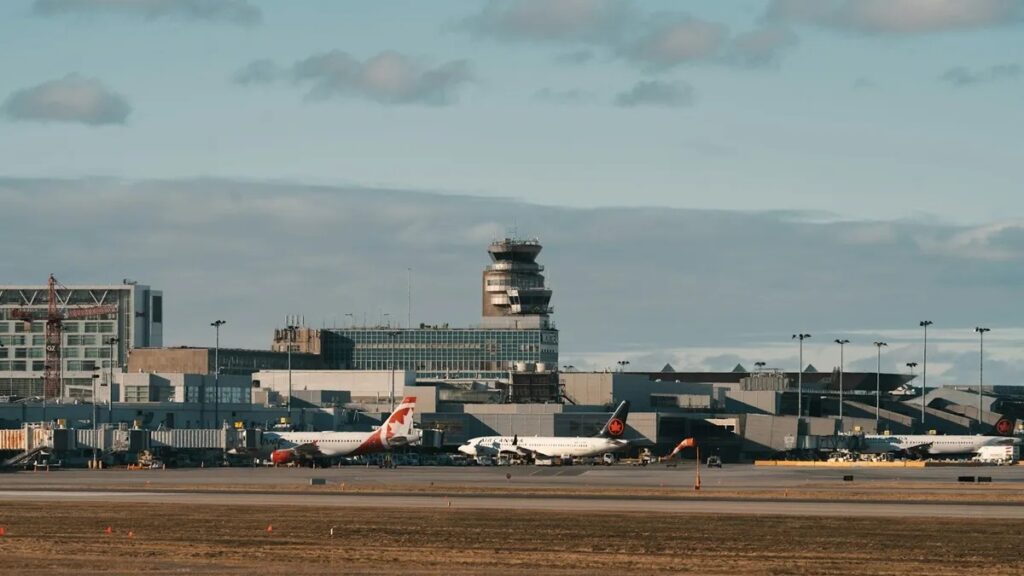 Amenazas de bomba provocan el cierre temporal de varios aeropuertos en Canadá