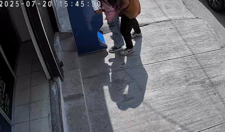 VIDEO: Captan a sujeto acosando a una niña mientras jugaba «maquinitas»
