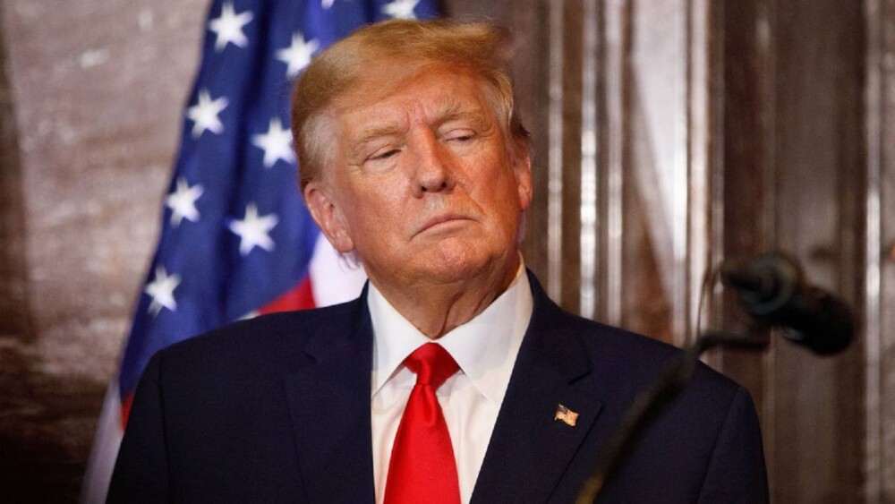 Juez prohíbe a gobierno de Trump despedir a 10 mil empleados del Departamento de Salud