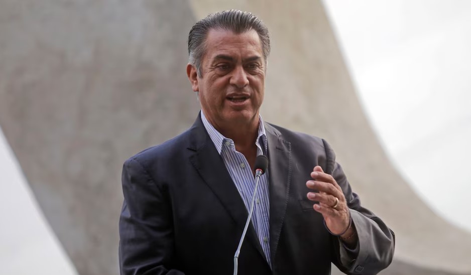 Atacan y queman casa de “El Bronco” en Nuevo León