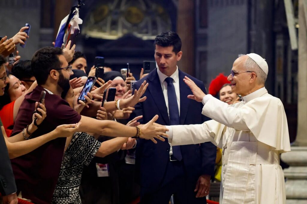 El Papa León XIV llama a los influencers católicos a promover la paz en las redes
