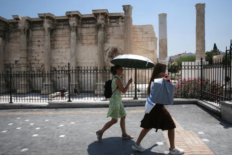 Gobierno de Grecia impone pausas laborales obligatorias ante ola de calor extremo
