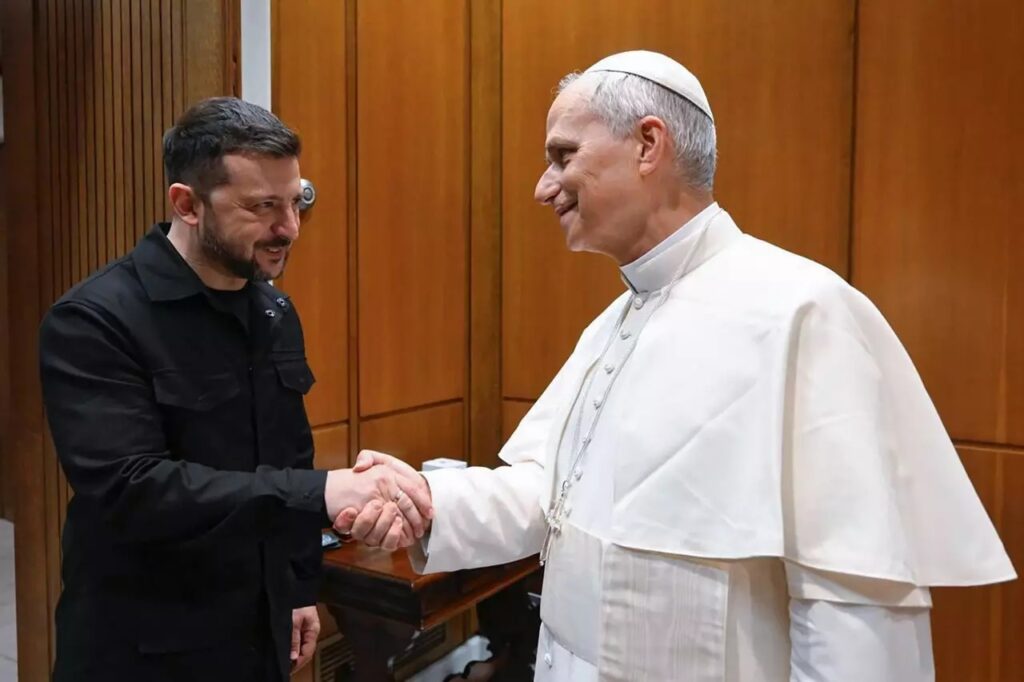 Papa León XIV recibe al presidente de Ucrania e invita a Rusia a negociar la paz