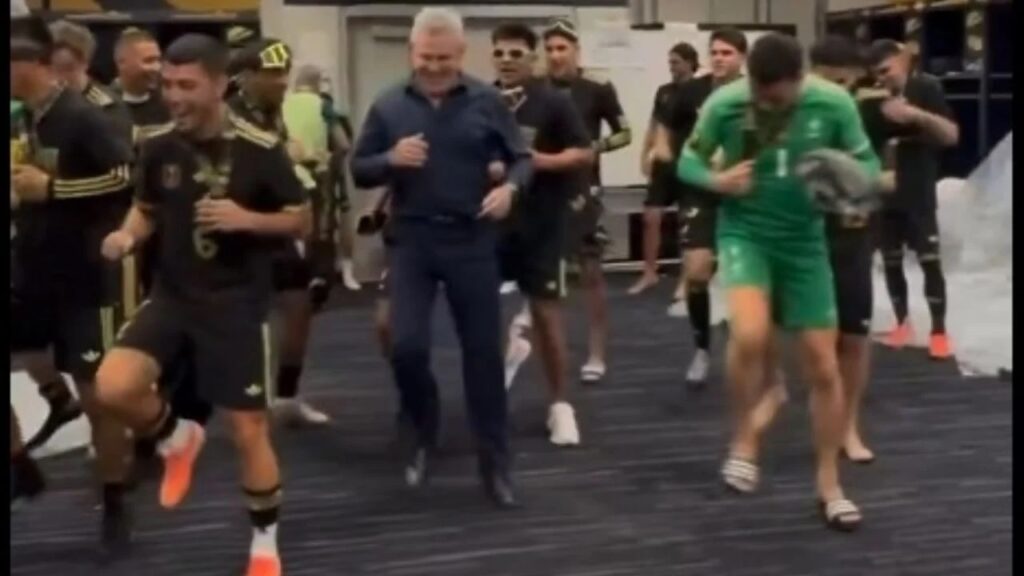 VIDEO: Javier Aguirre se roba el show con épico baile del “Payaso de rodeo” tras ganar la Copa Oro 2025