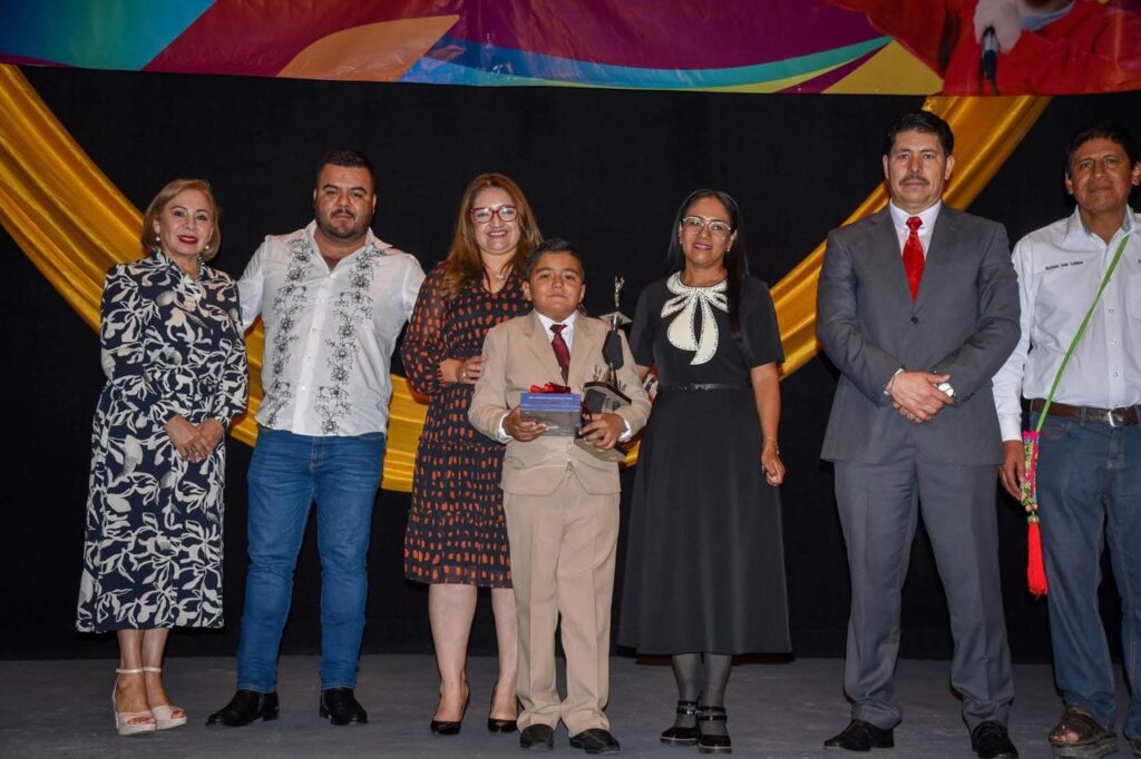 Iker García, orgullo de Santiago Papasquiaro: Tercer lugar estatal en concurso de oratoria 2025