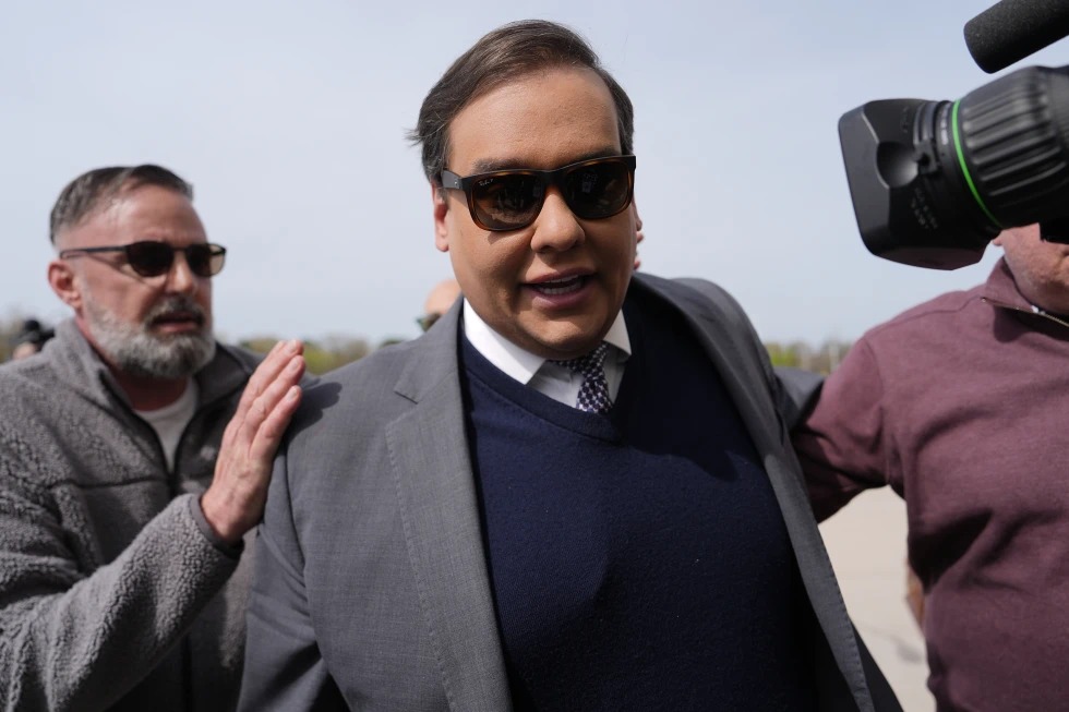 George Santos inicia condena de siete años en prisión federal por fraude