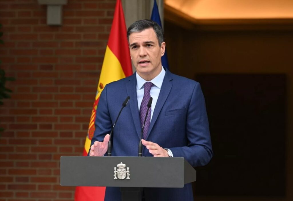 Presidente de España enfrenta acusaciones por negocios de su suegro