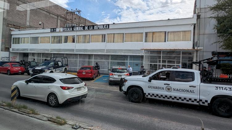 Sitian oficinas de la FGR tras captura del «Señor de la V»