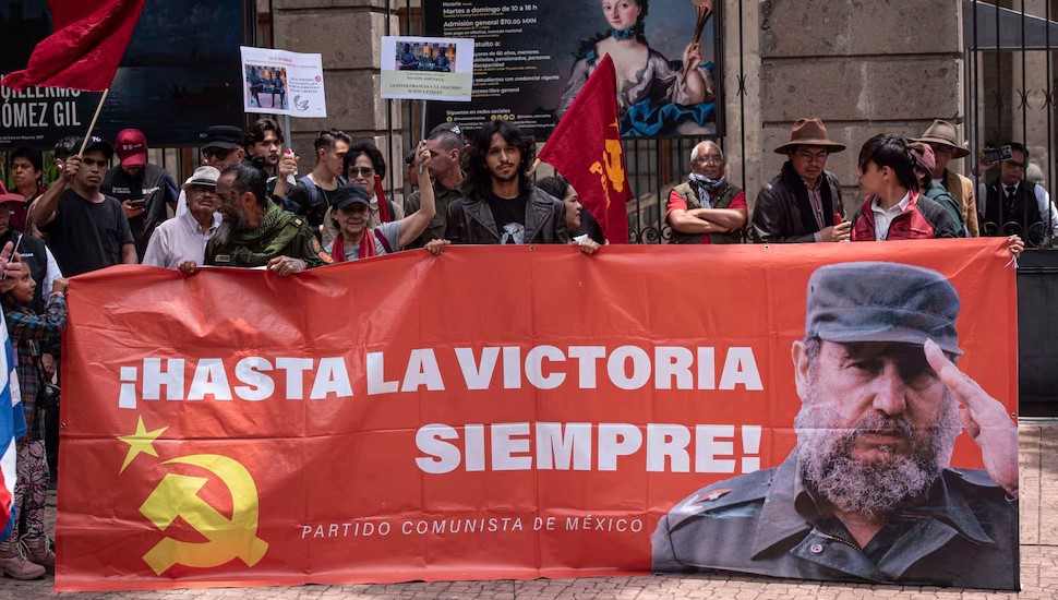 Retiro de estatuas del Che y Fidel desata protesta en CDMX